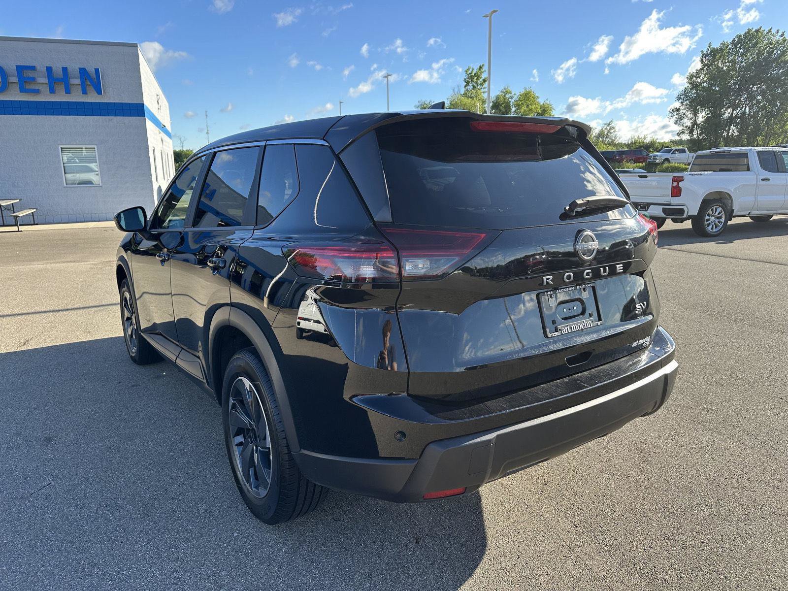Used 2024 Nissan Rogue SV FWD image 5