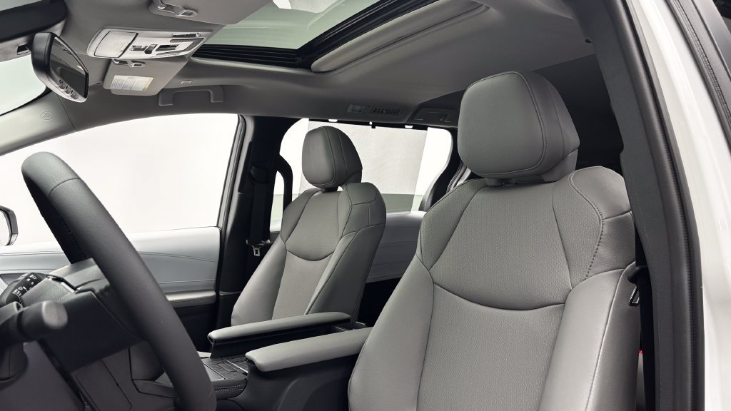 Certified 2026 Toyota Sienna XLE FWD image 10