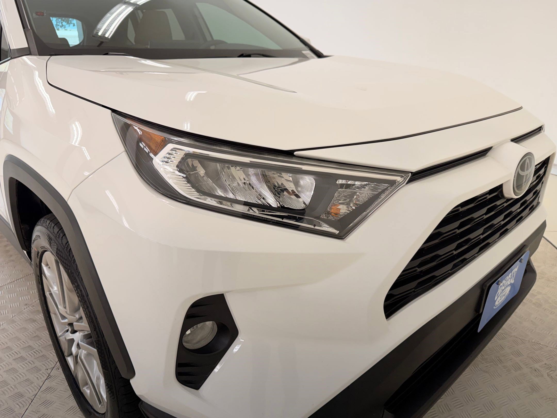 Used 2019 Toyota RAV4 XLE Premium image 38