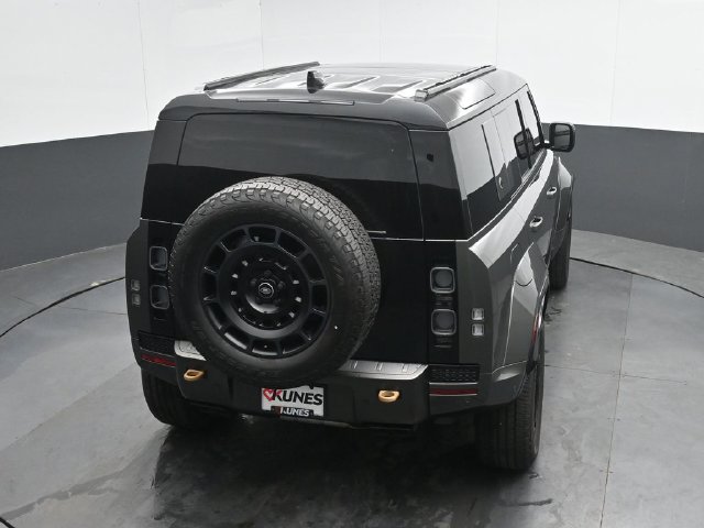 Used 2025 Land Rover Defender 110 AWD/4WD image 29