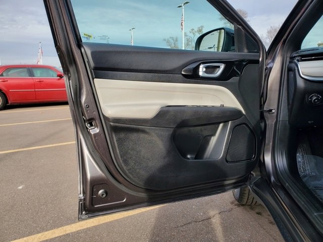 Certified 2023 Jeep Compass Limited image 8