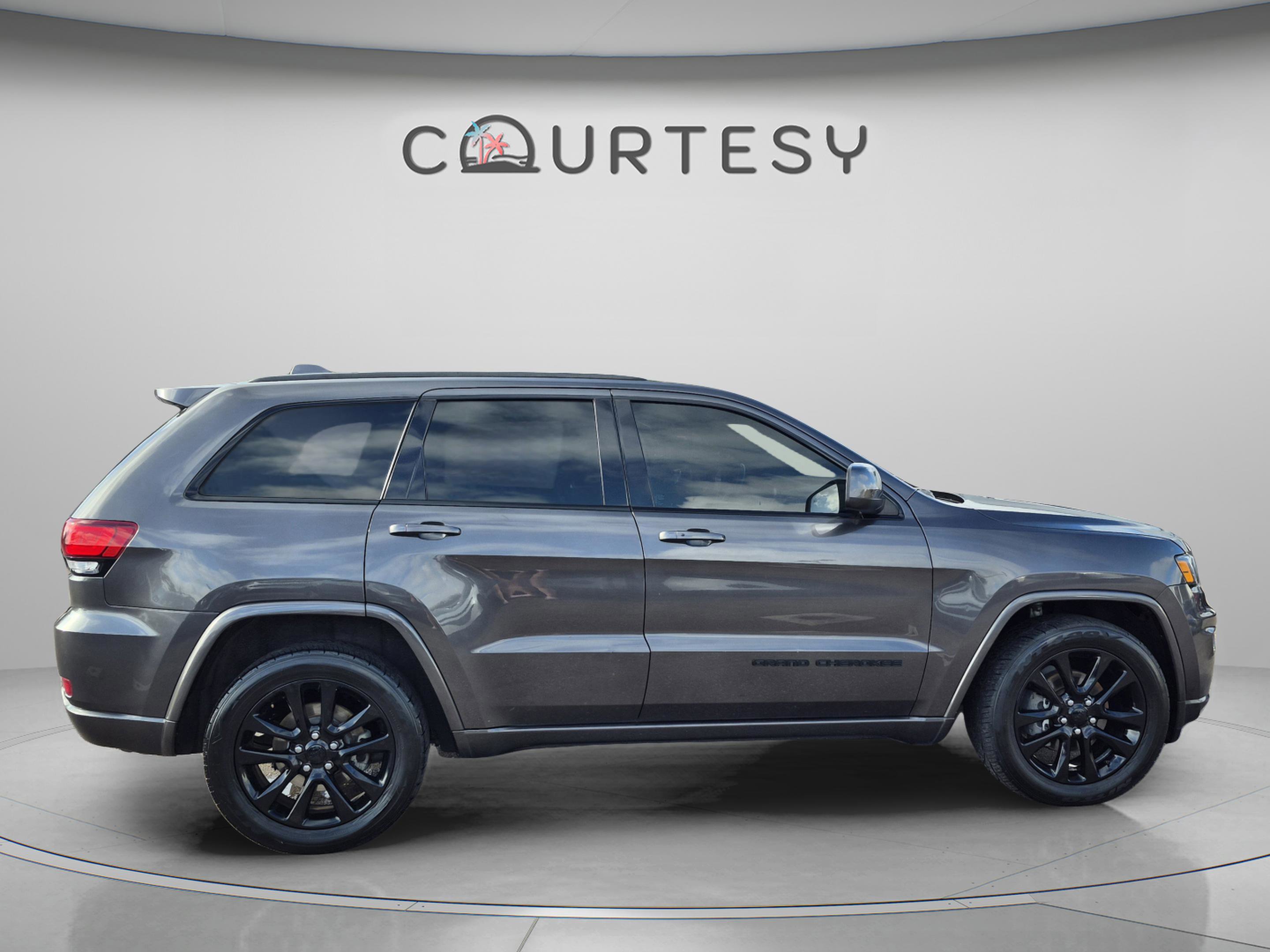Used 2019 Jeep Grand Cherokee Altitude RWD image 8