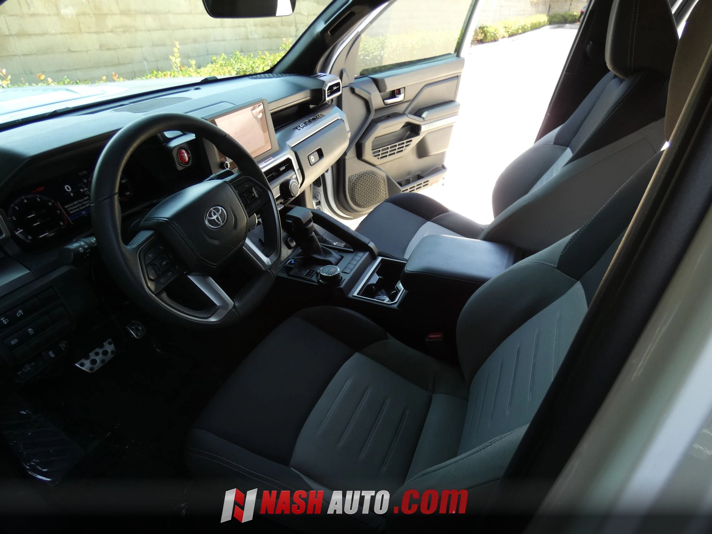 Used 2025 Toyota Tacoma TRD Sport AWD/4WD image 52