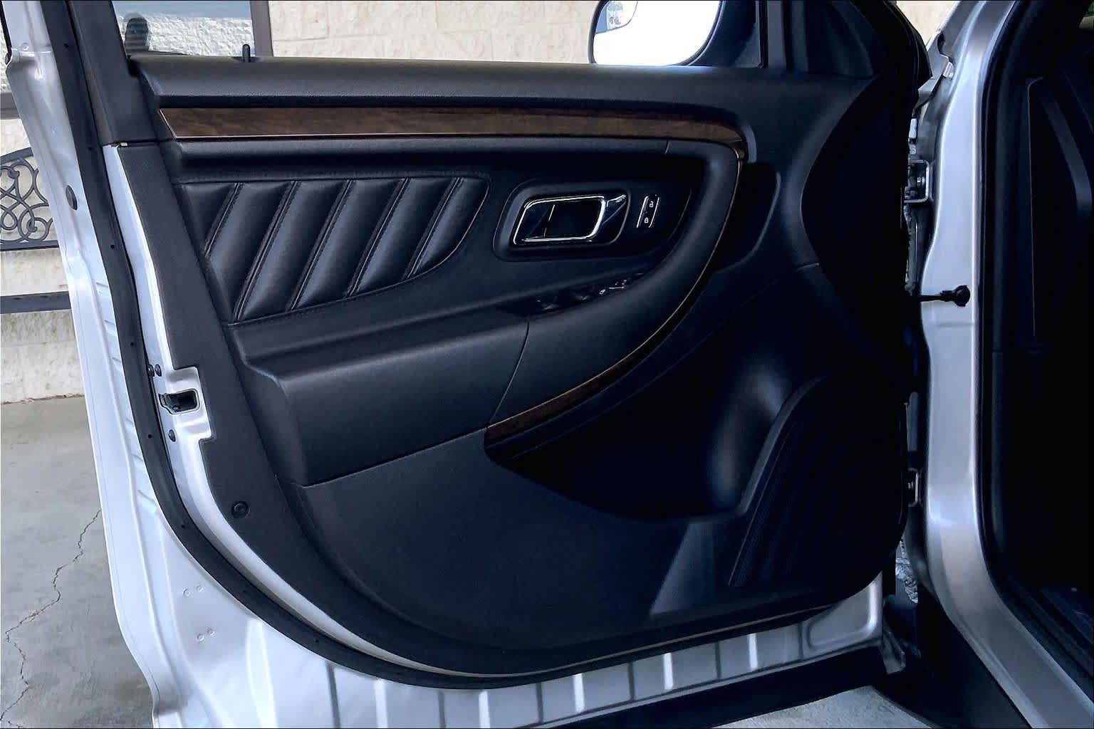 Used 2014 Ford Taurus Limited FWD image 20
