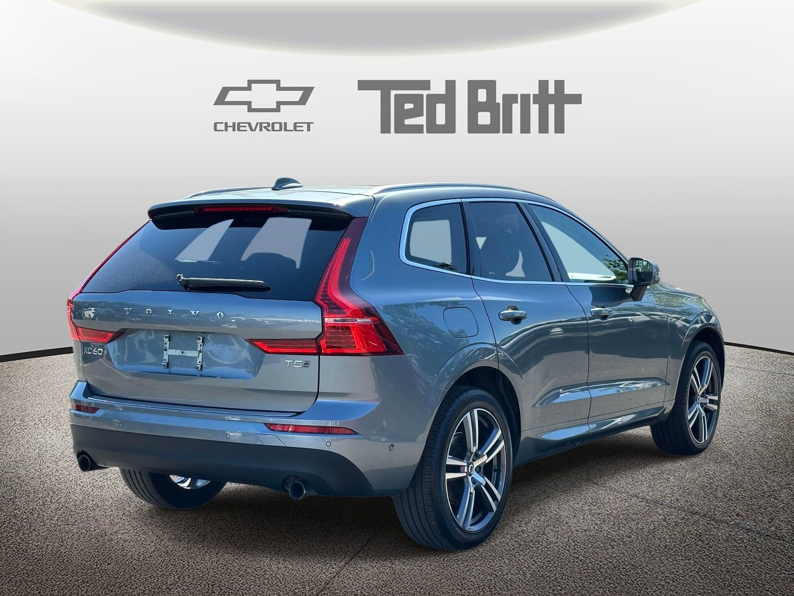 Used 2018 Volvo XC60 T5 Momentum w/ Convenience Package AWD/4WD image 4