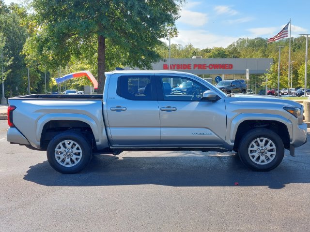 Used 2024 Toyota Tacoma SR5 AWD/4WD image 29