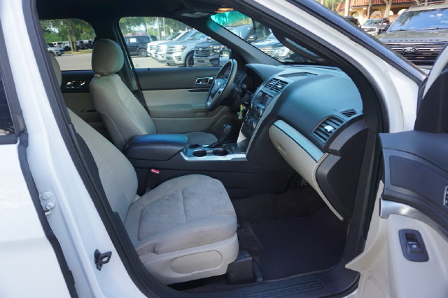 Used 2015 Ford Explorer FWD image 3