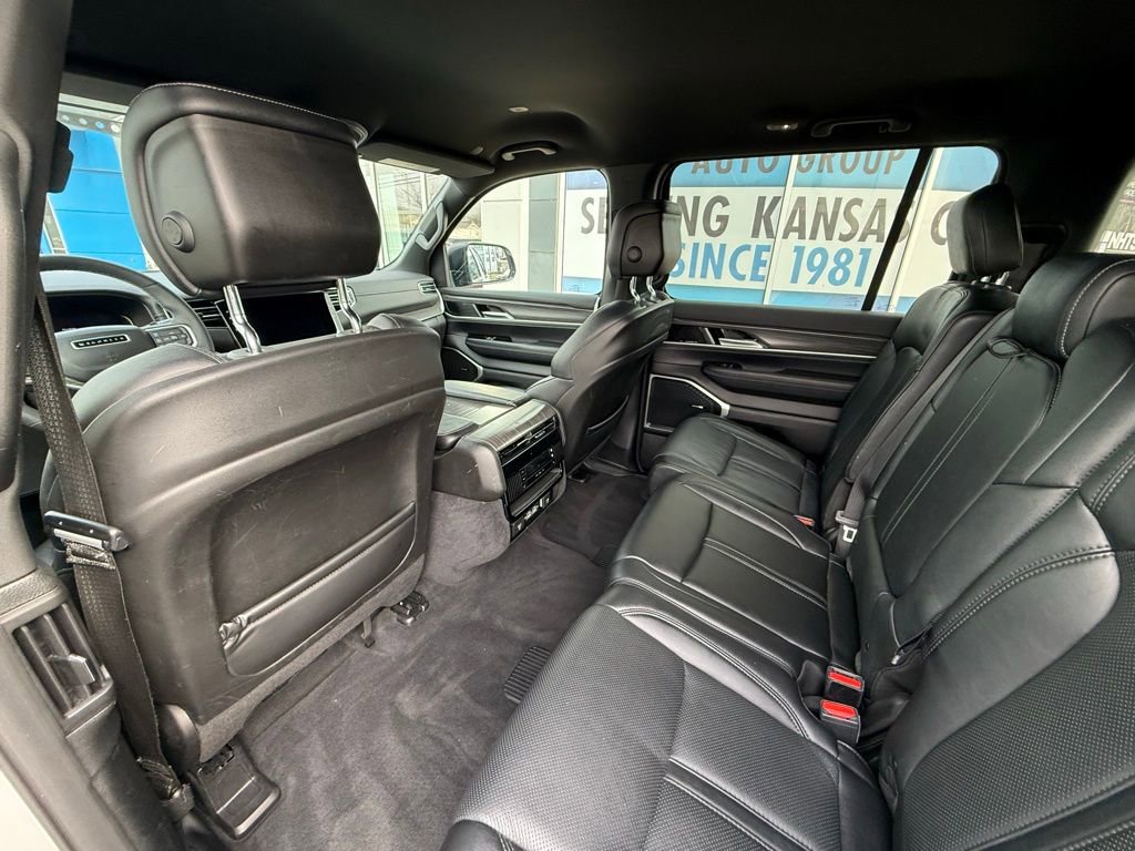 Used 2023 Jeep Wagoneer Series III w/ Preferred Equipment Group image 28