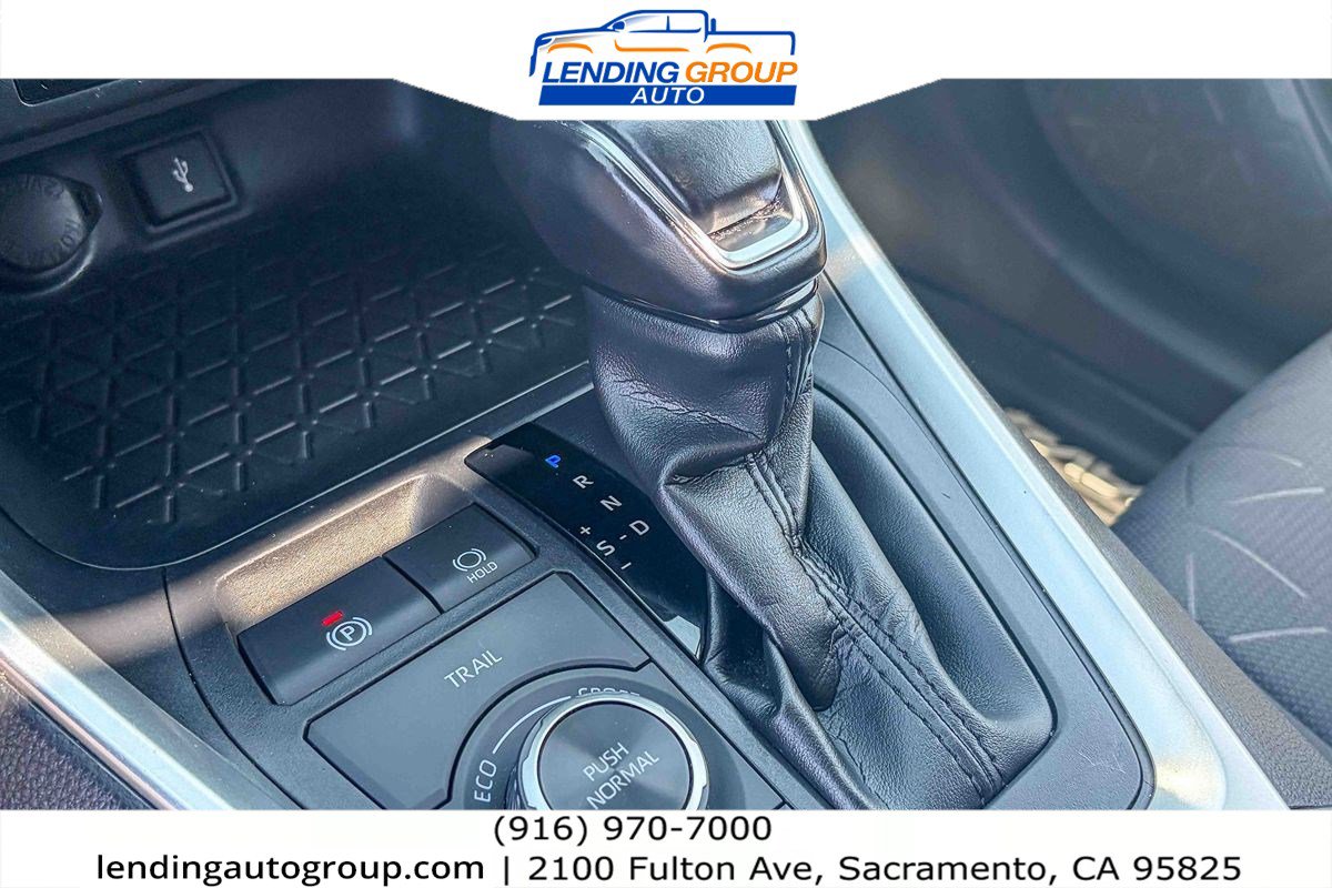Used 2020 Toyota RAV4 XLE w/ Convenience Package AWD/4WD image 19