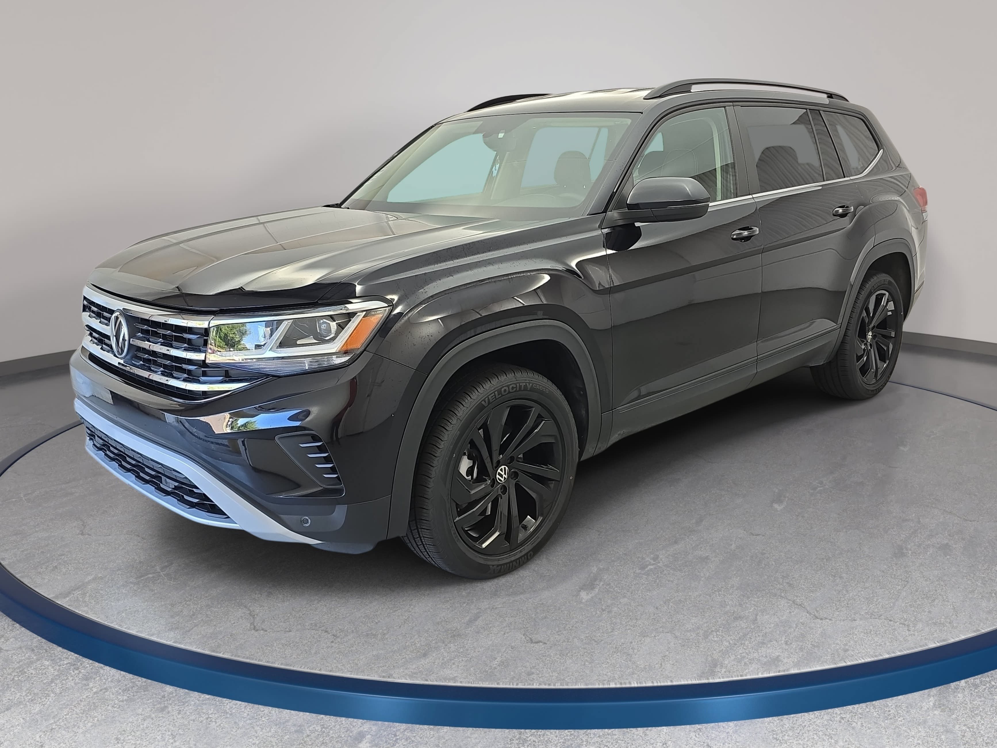 Certified 2023 Volkswagen Atlas SE w/ Black Wheel Package AWD/4WD image 1