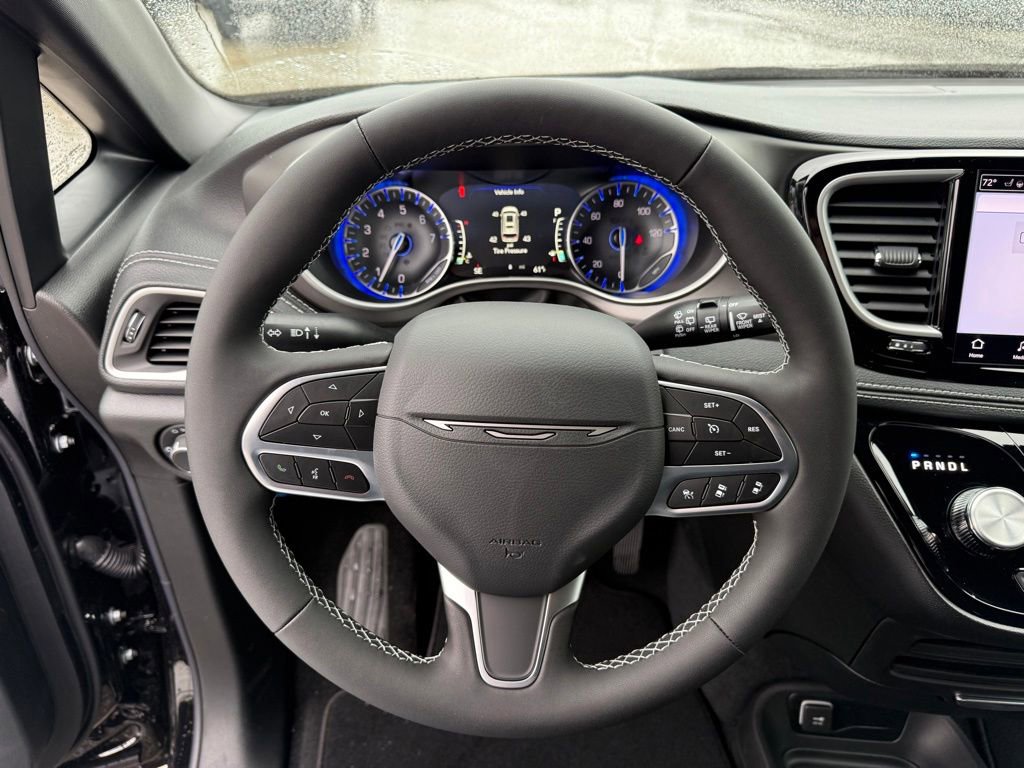 New 2027 Chrysler Pacifica Select FWD image 13