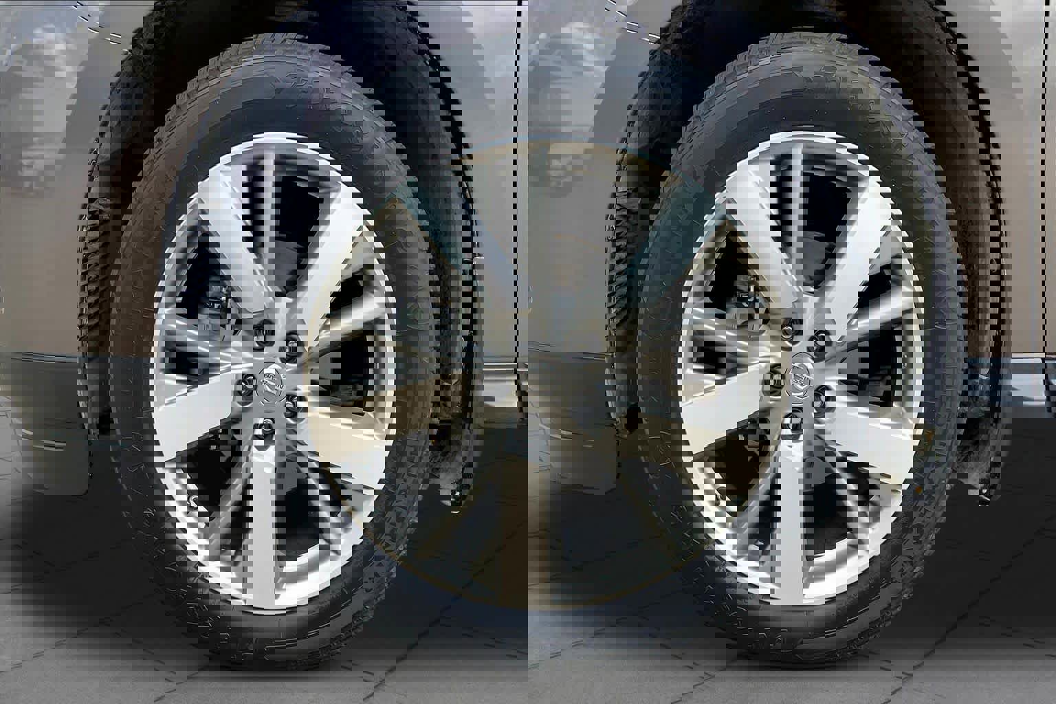 Used 2016 Nissan Pathfinder Platinum image 10