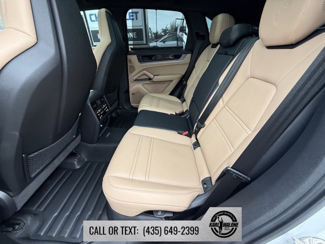 Used 2024 Porsche Cayenne image 12