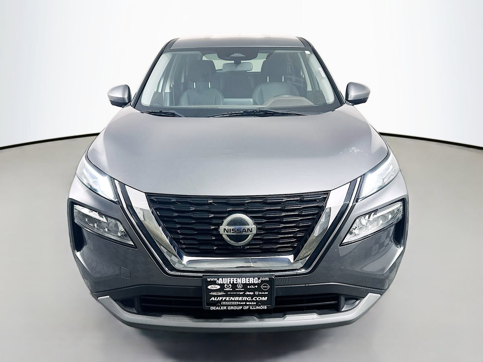 Used 2021 Nissan Rogue SV FWD image 2