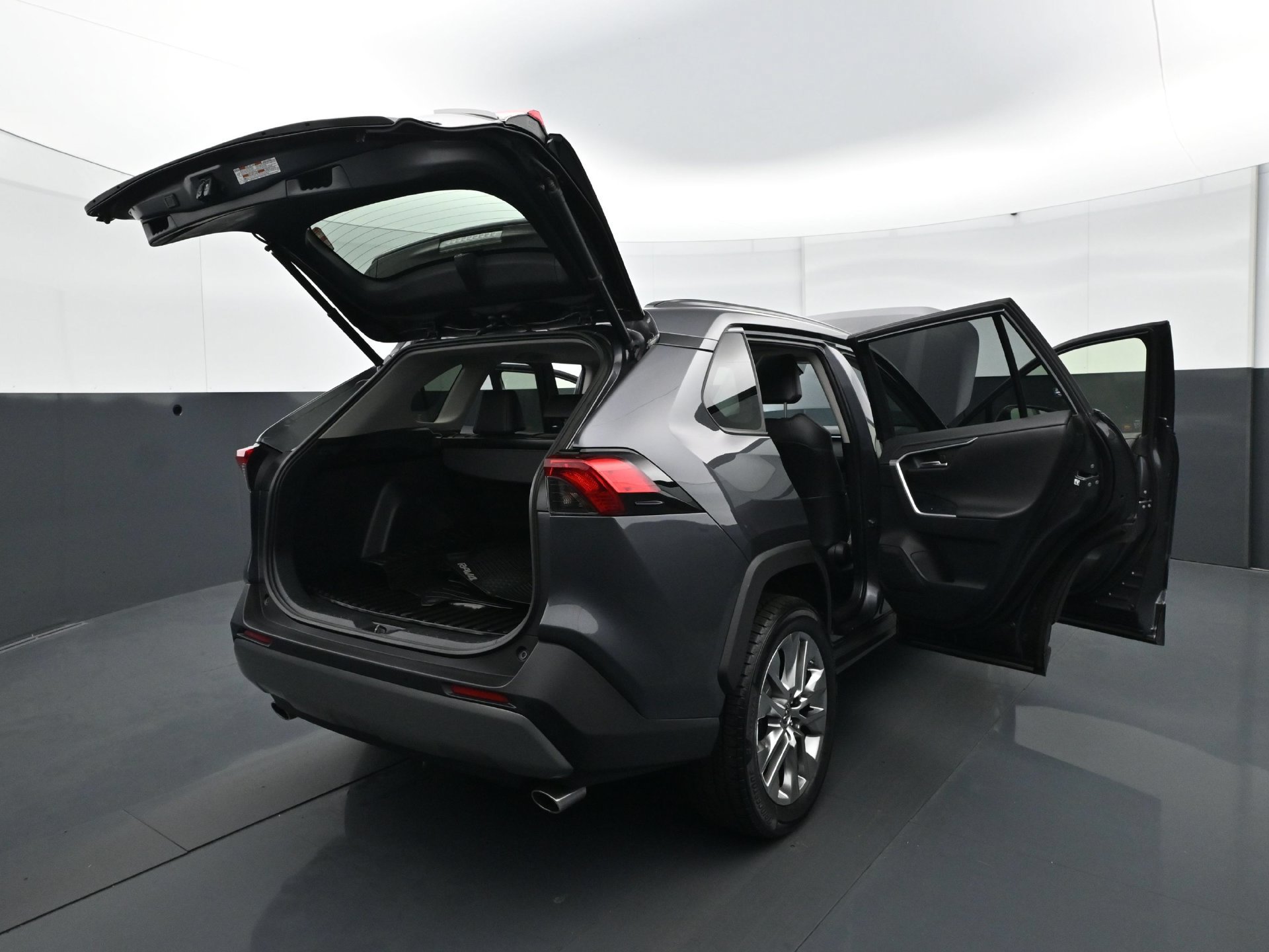Used 2019 Toyota RAV4 Limited w/ Cold Weather Package AWD/4WD image 33