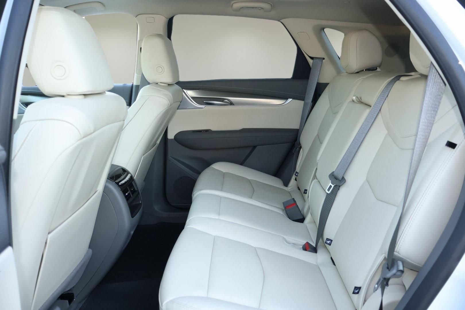 New 2026 Cadillac XT5 Premium Luxury w/ Driver Assist Package image 13