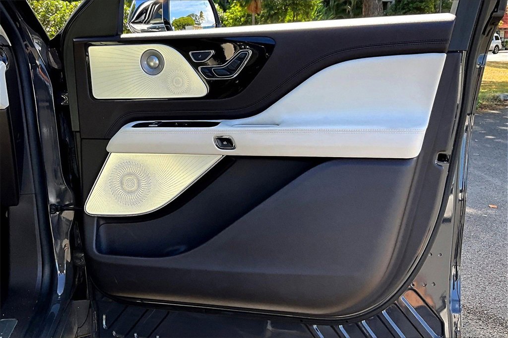 Used 2022 Lincoln Aviator Black Label w/ Dynamic Handling Package image 19