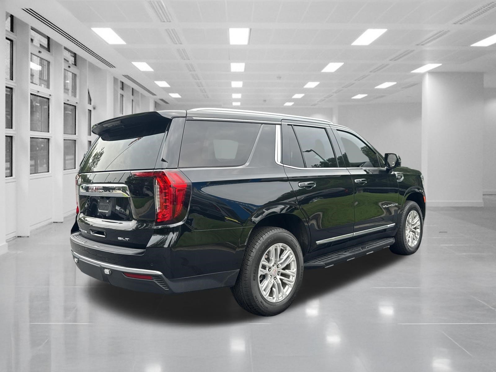 Used 2024 GMC Yukon SLT w/ SLT Premium Package AWD/4WD image 5