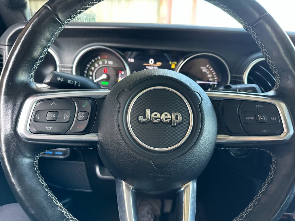 Used 2022 Jeep Wrangler Unlimited Sahara w/ Cold Weather Group AWD/4WD image 26