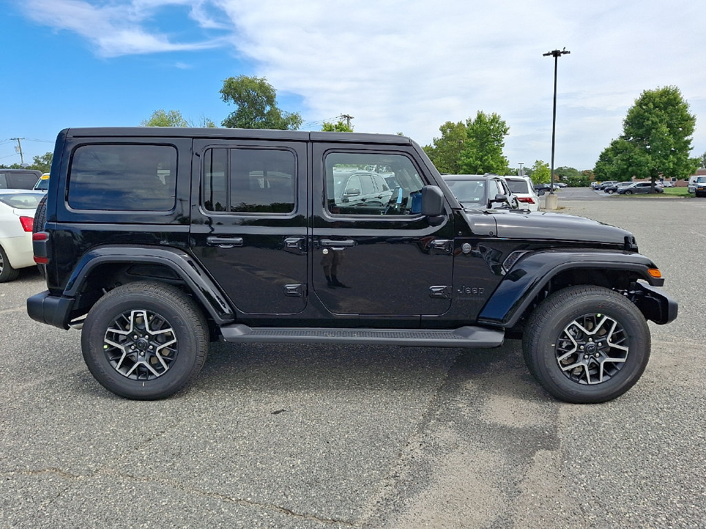New 2027 Jeep Wrangler Unlimited Sahara AWD/4WD image 9