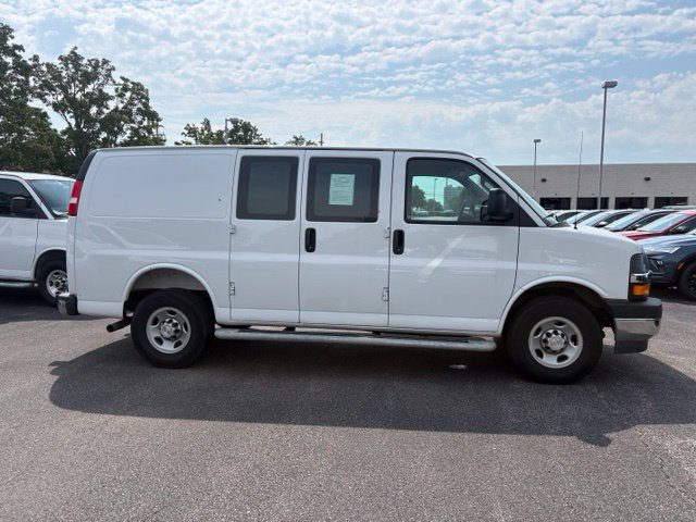Used 2025 Chevrolet Express 2500 w/ Driver Convenience Package RWD image 11