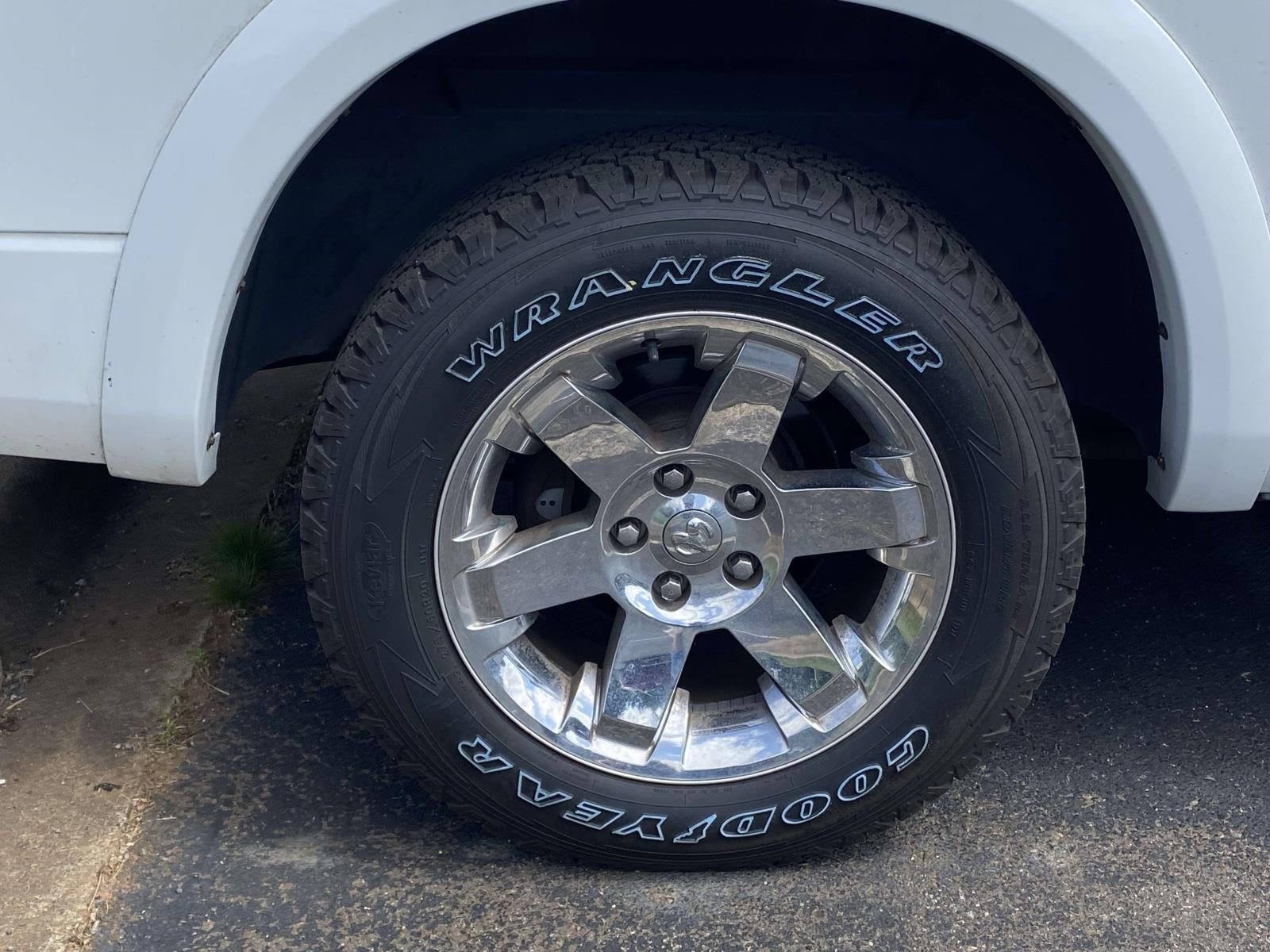 Used 2011 RAM 1500 Laramie AWD/4WD image 10