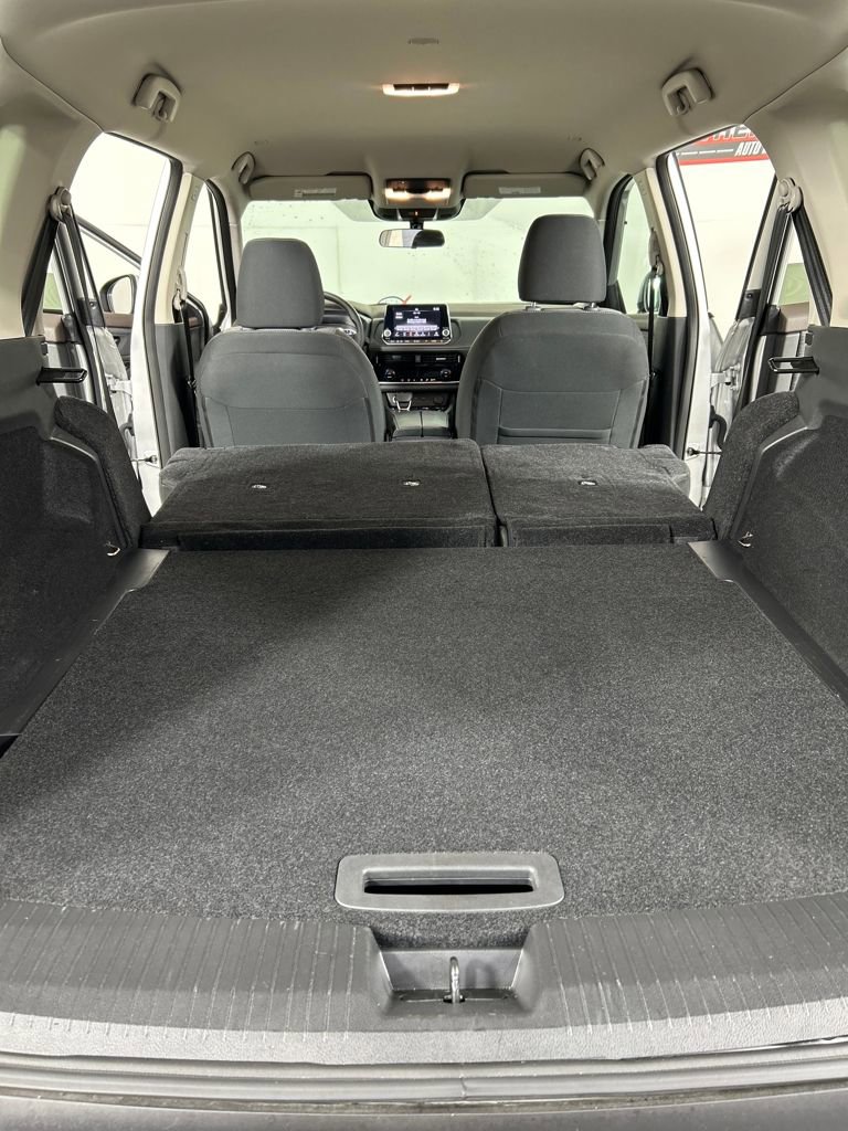 Used 2023 Nissan Rogue SV image 29