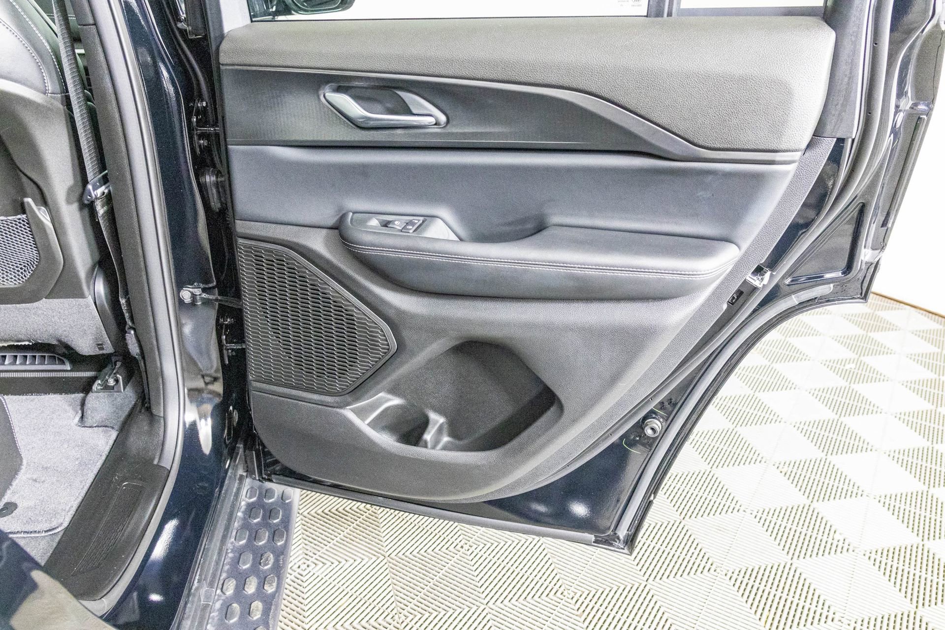 Used 2025 Jeep Grand Cherokee Altitude image 37