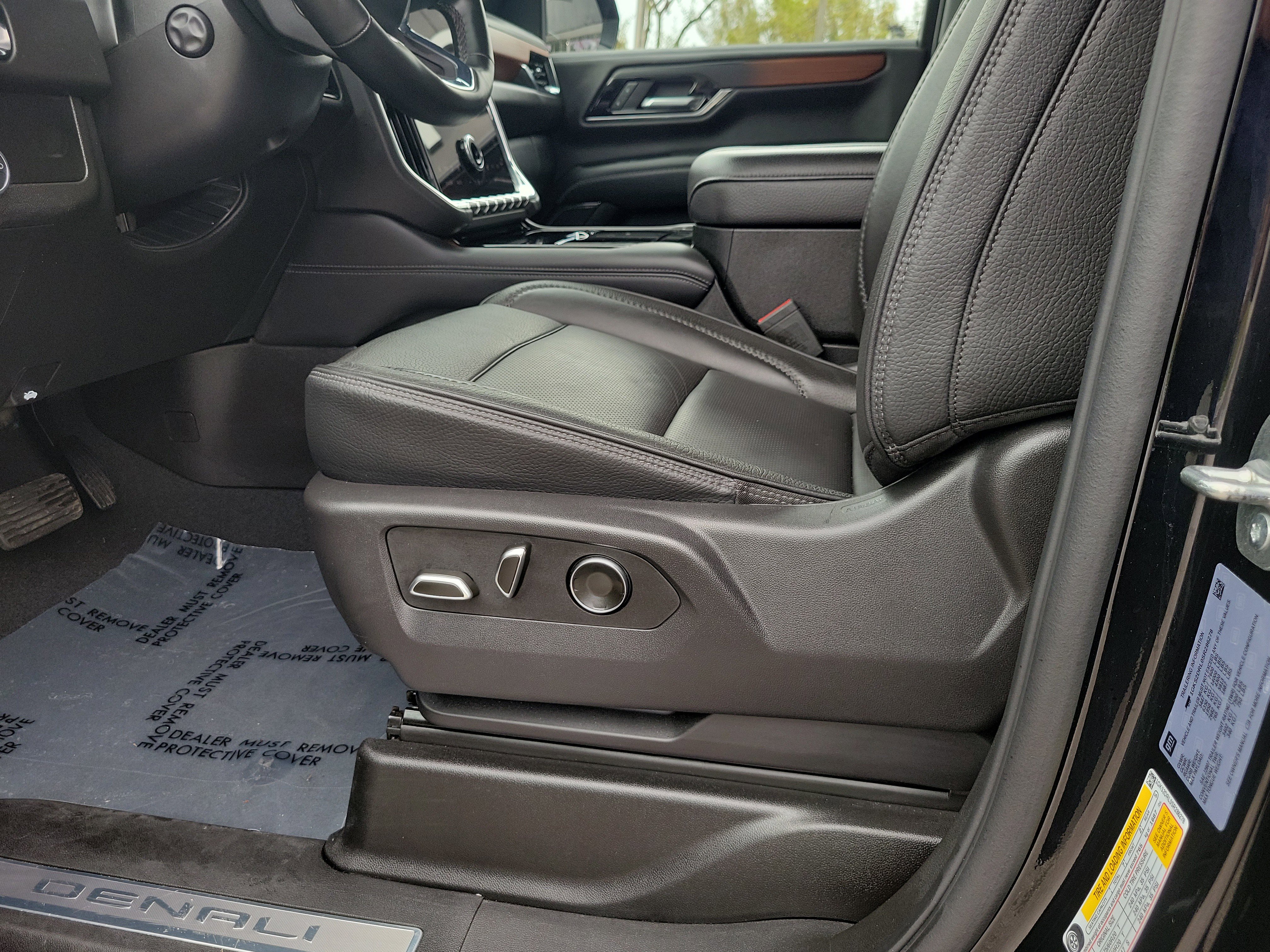 Used 2025 GMC Yukon Denali image 12