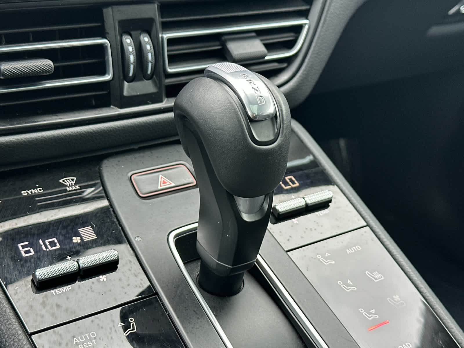 Certified 2025 Porsche Macan AWD/4WD image 24