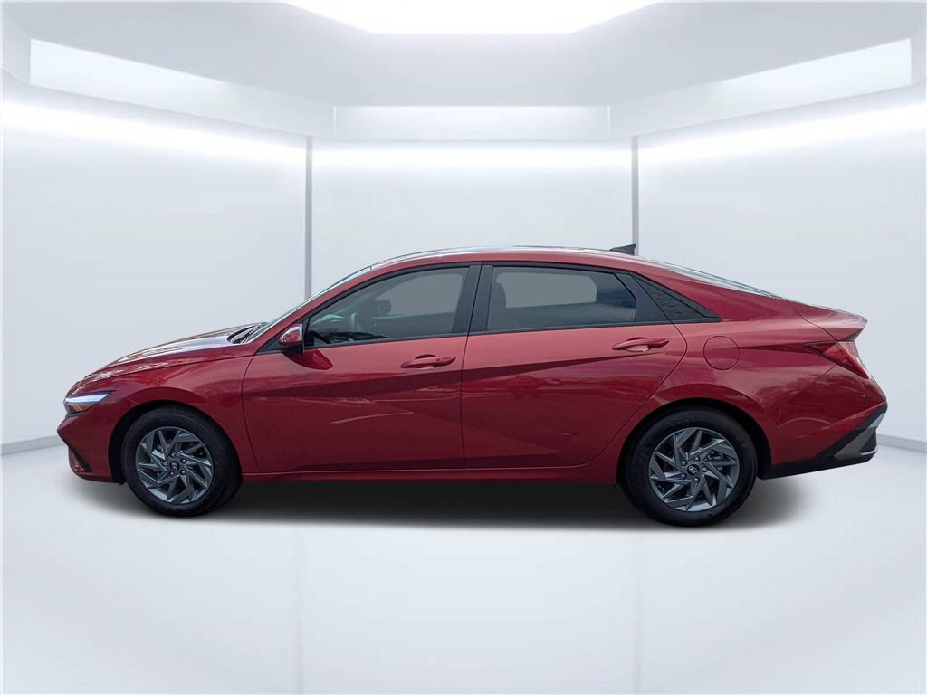 Used 2025 Hyundai Elantra Blue image 6