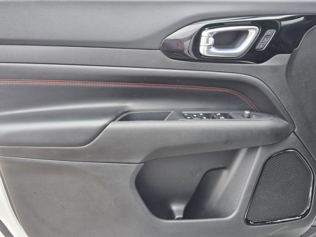 Used 2025 Jeep Compass Trailhawk w/ Trailhawk Elite Group AWD/4WD image 12