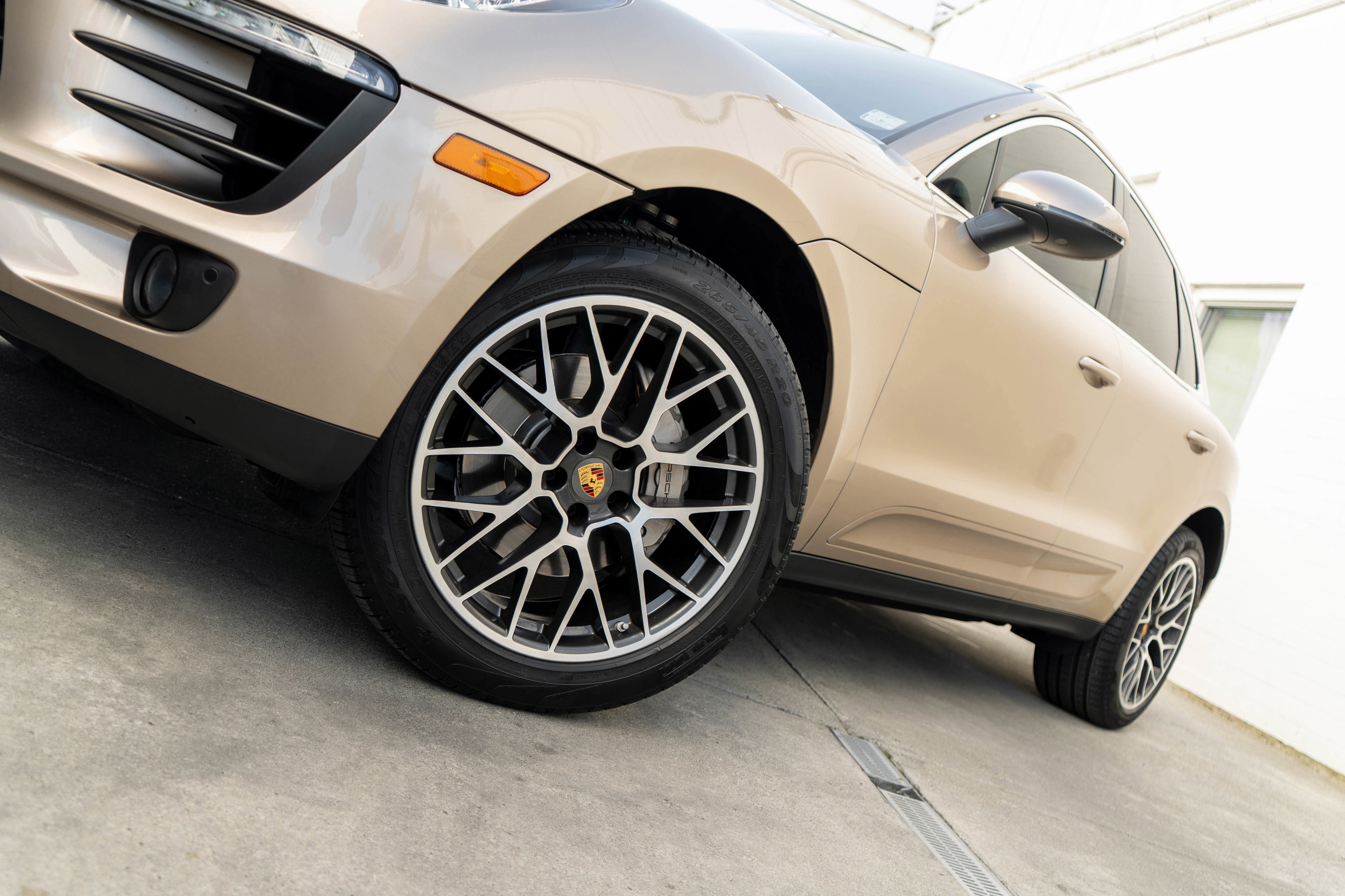 Used 2017 Porsche Macan S w/ Premium Package Plus AWD/4WD image 4