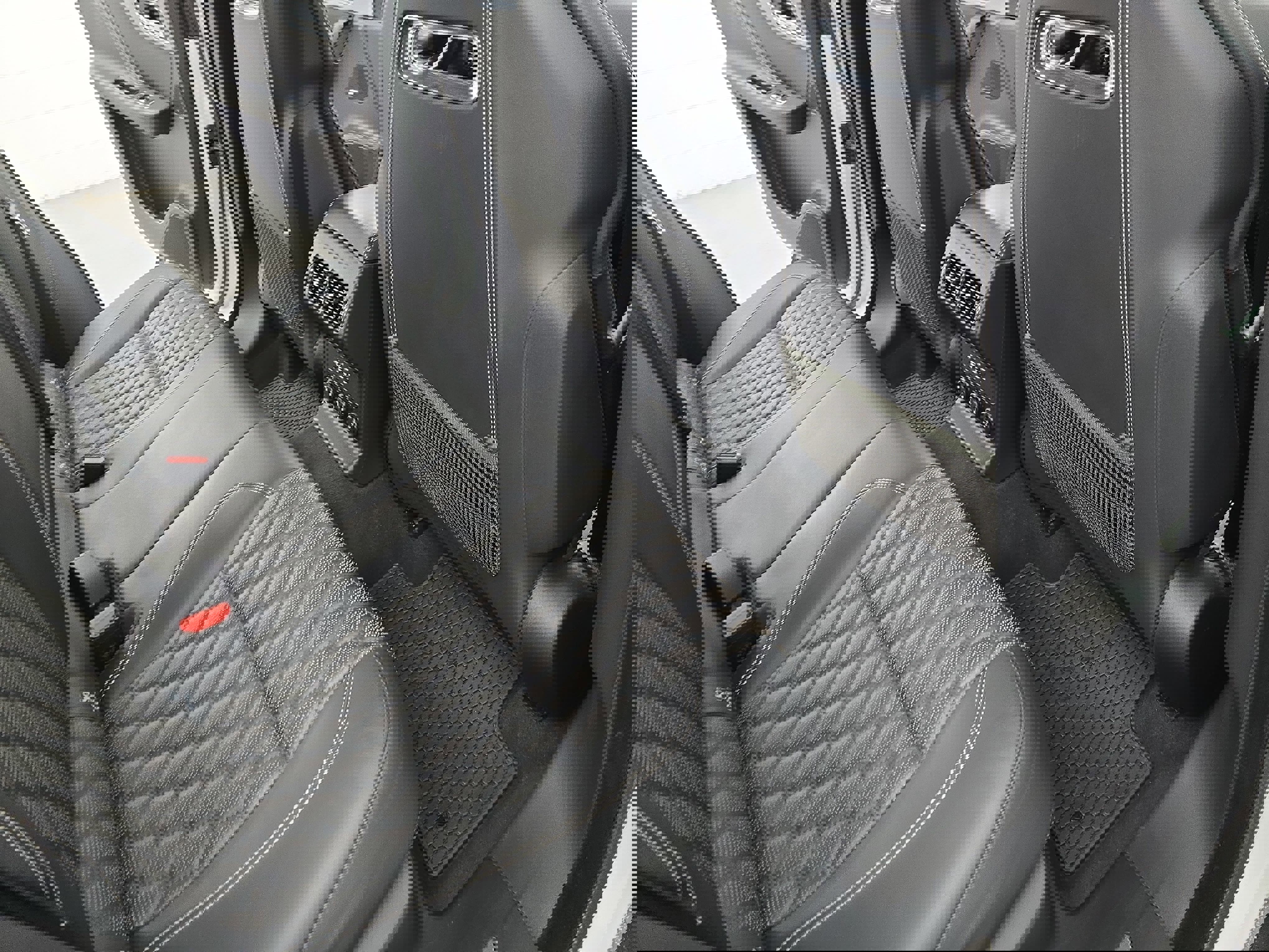 Used 2020 Jaguar F-PACE SVR image 11