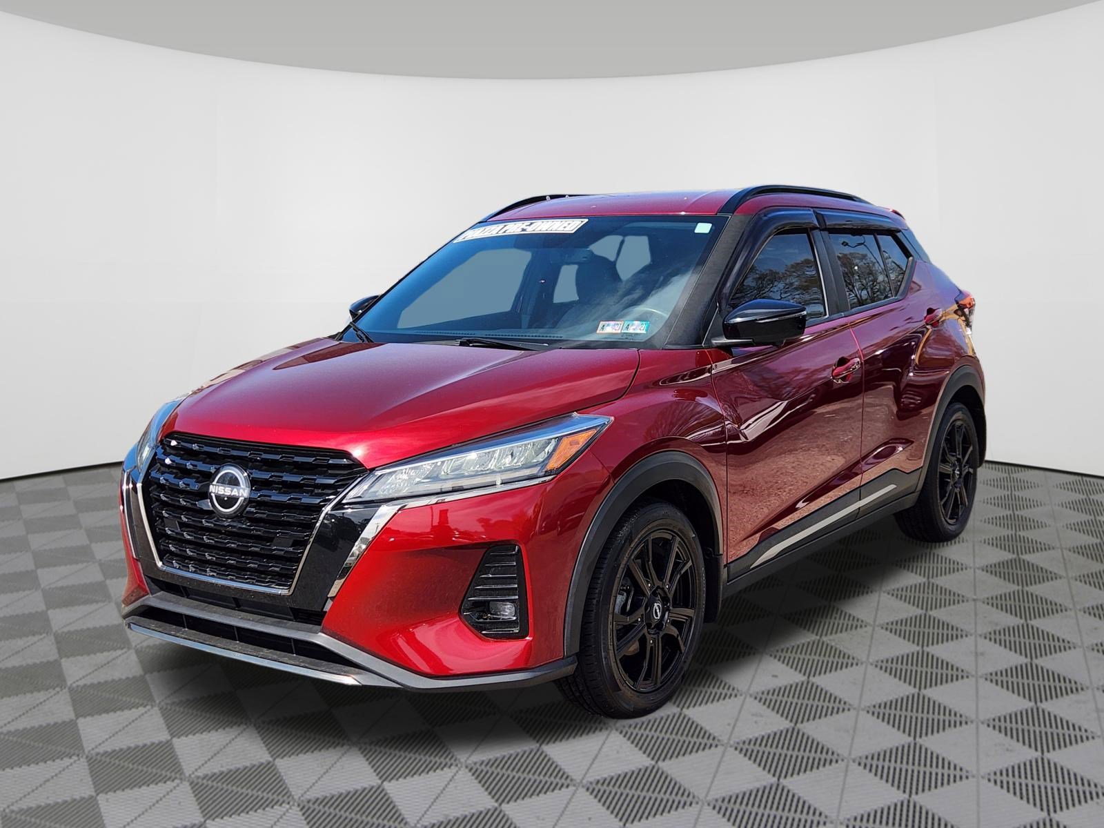 Used 2022 Nissan Kicks SR w/ Premium Package image 2