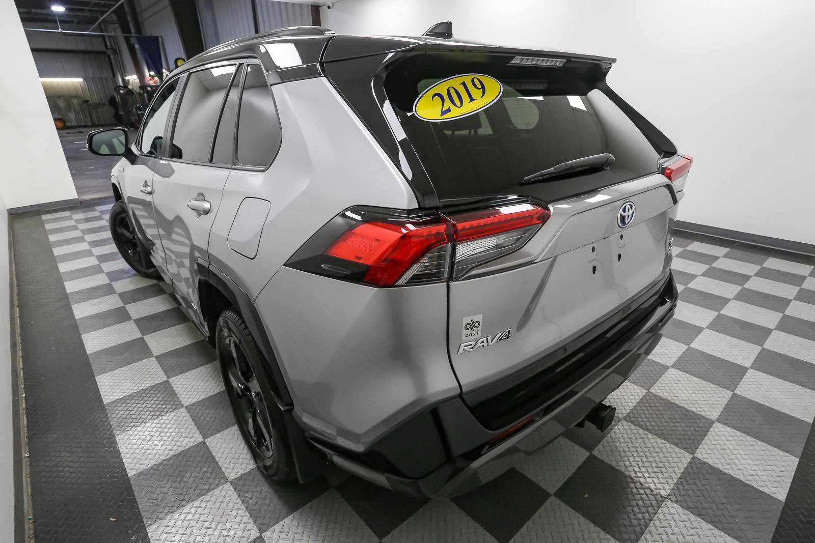 Used 2019 Toyota RAV4 XSE w/ Carpet Mat Package AWD/4WD image 9