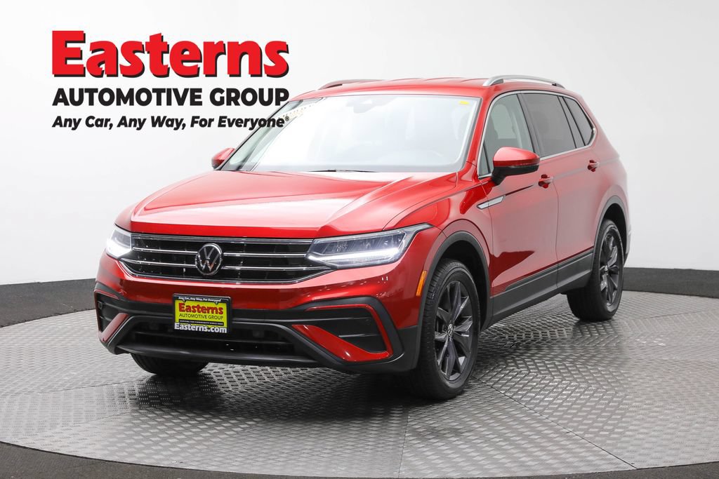 Used 2023 Volkswagen Tiguan SE AWD/4WD image 1