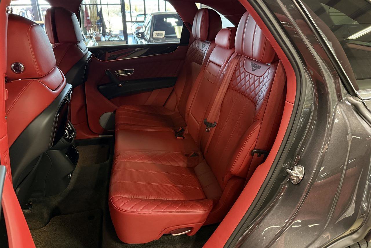 Used 2018 Bentley Bentayga image 70