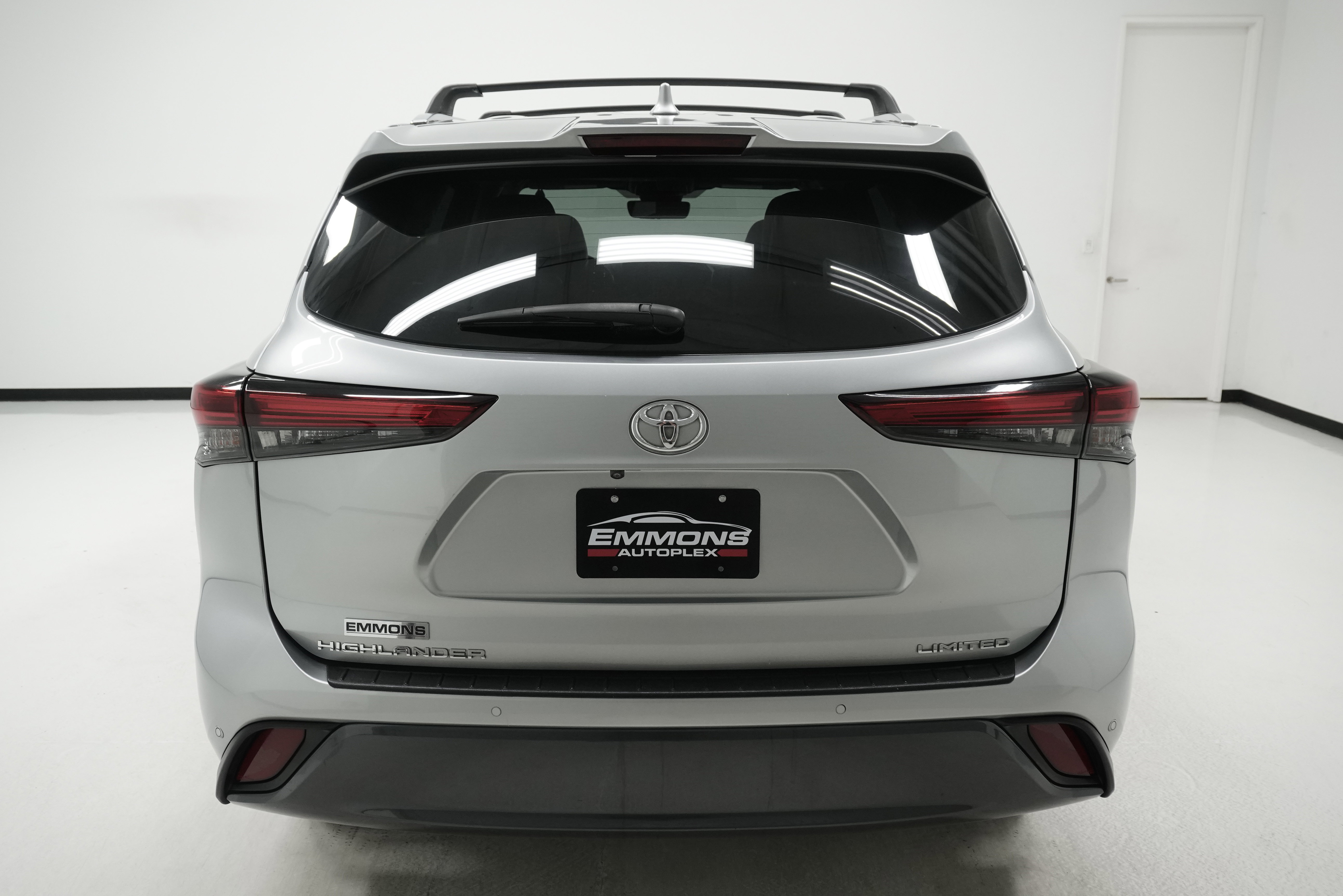 Used 2023 Toyota Highlander Limited FWD image 5