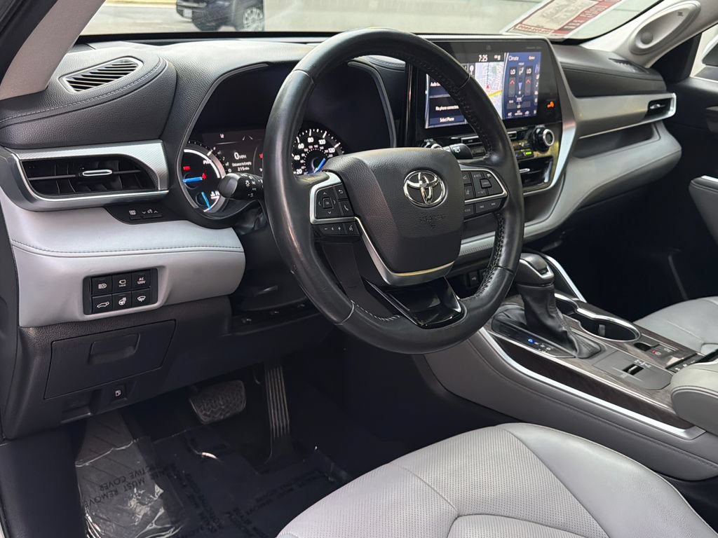 Used 2021 Toyota Highlander Platinum AWD/4WD image 19