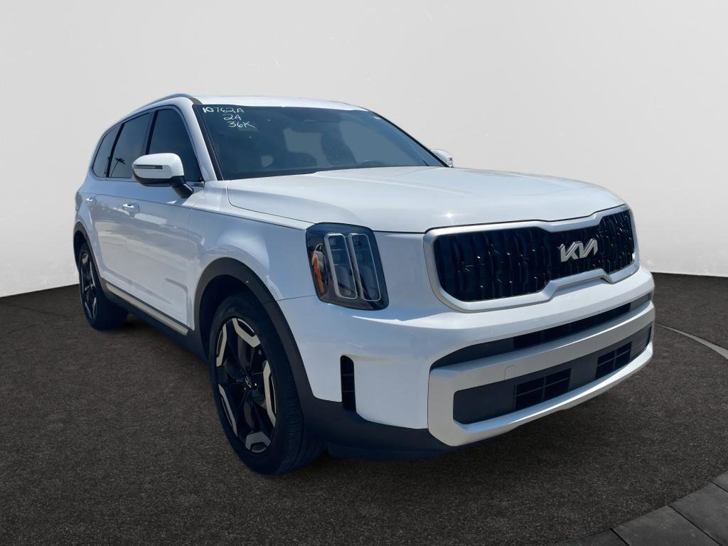 Used 2024 Kia Telluride EX w/ EX Captain's Chair Package image 5