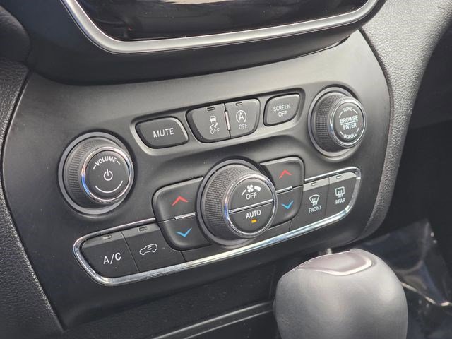 Used 2020 Jeep Cherokee Limited w/ Technology Group AWD/4WD image 33