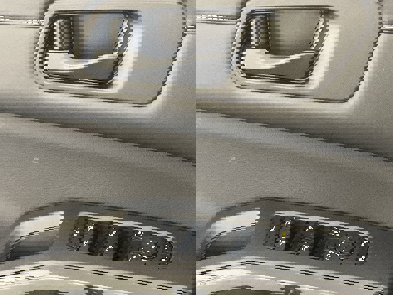 Used 2025 Nissan Pathfinder SV image 18