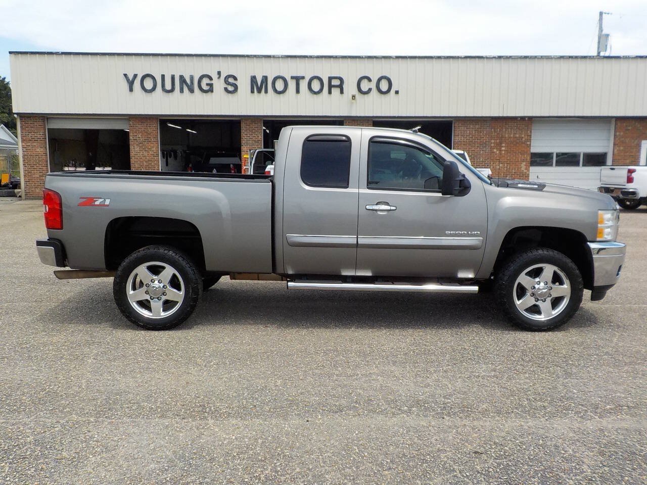 Used 2013 Chevrolet Silverado 2500 LT w/ Custom Sport Truck Package RWD image 7