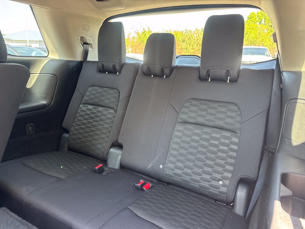 Used 2023 Nissan Pathfinder SV AWD/4WD image 10