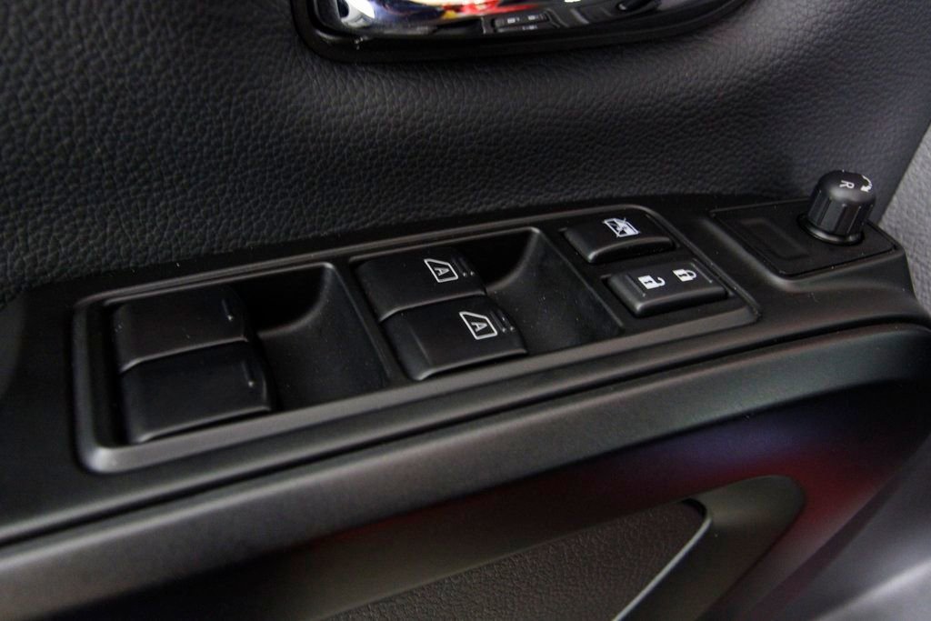 Used 2024 Nissan Titan PRO-4X w/ Off Road Protection Package image 13