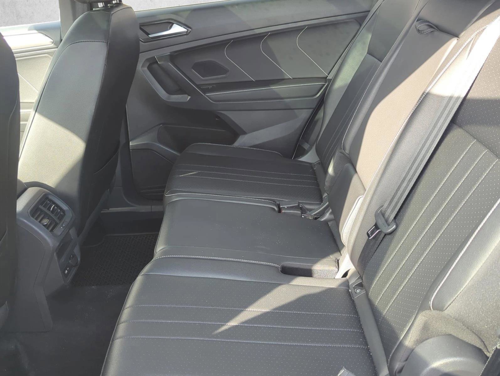 Used 2022 Volkswagen Tiguan SE R-Line FWD image 22