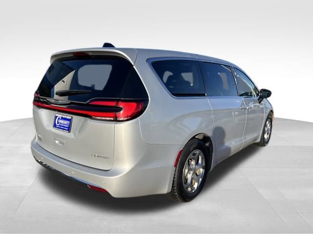 Used 2024 Chrysler Pacifica Limited image 9