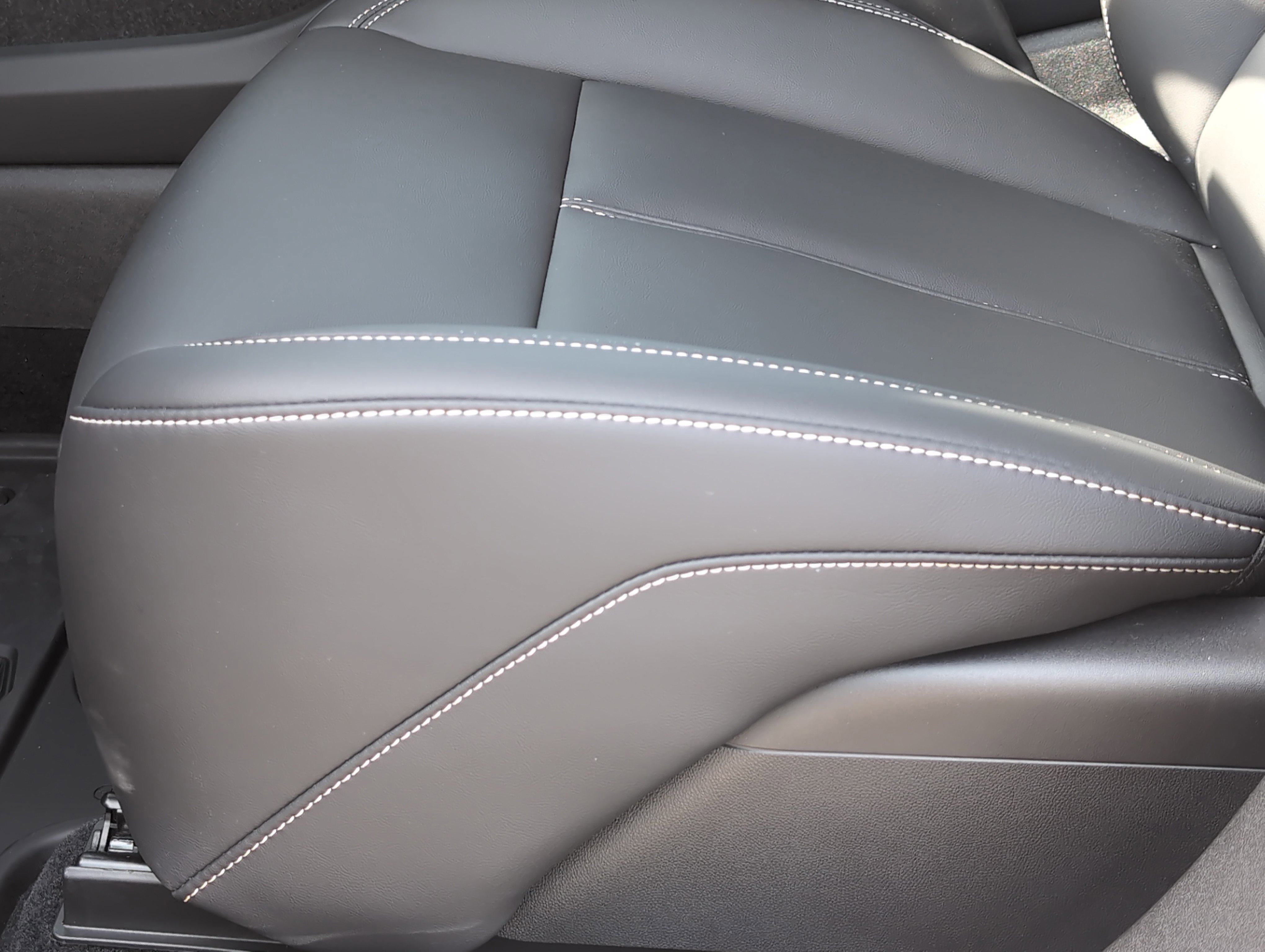 New 2025 Cadillac Optiq Luxury 1 image 10