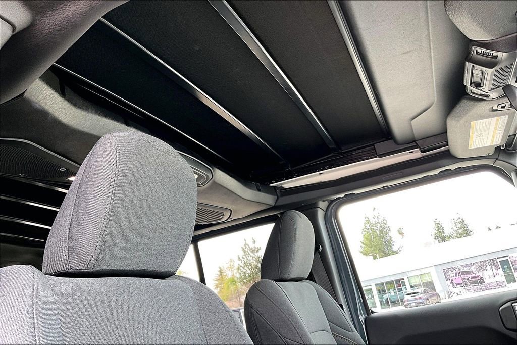 Certified 2025 Jeep Wrangler Unlimited Sahara w/ Safety Group image 14